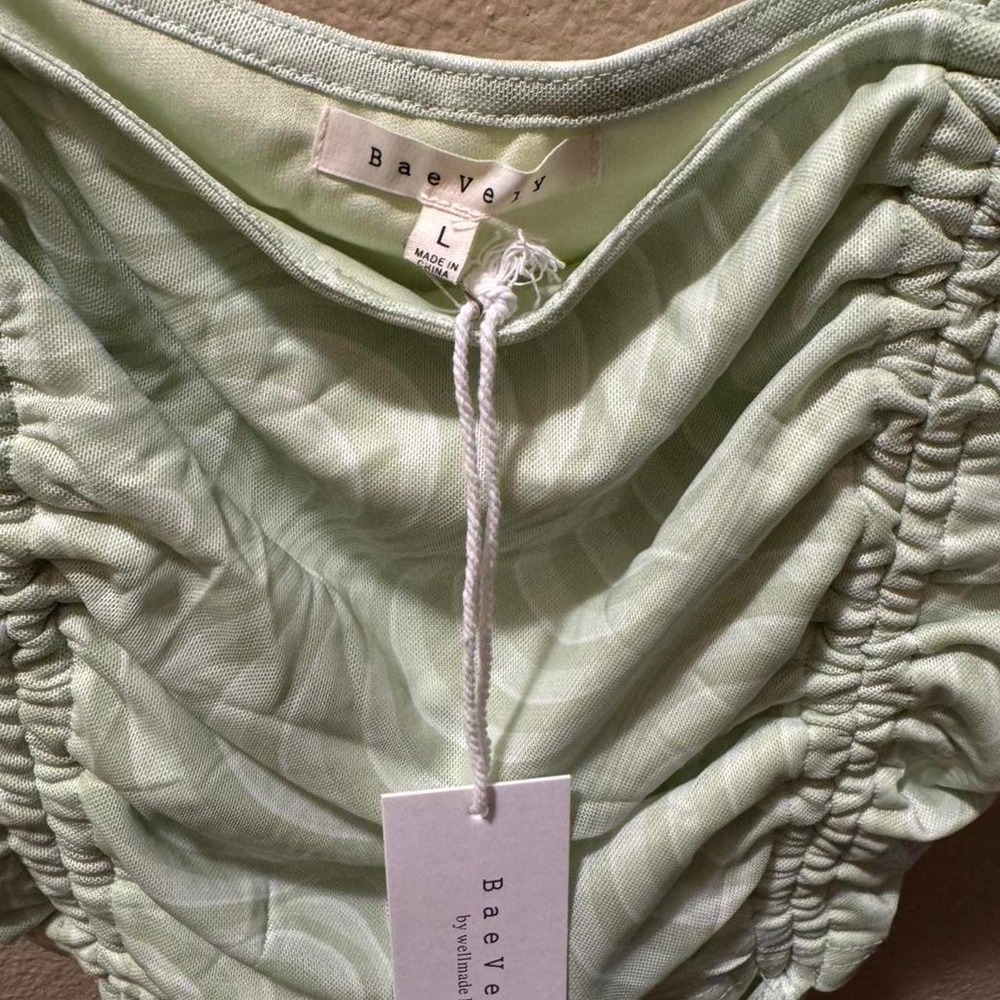 Baevery light green ruched crop top with white swirl pattern, size L - NWT - Picture 4 of 4